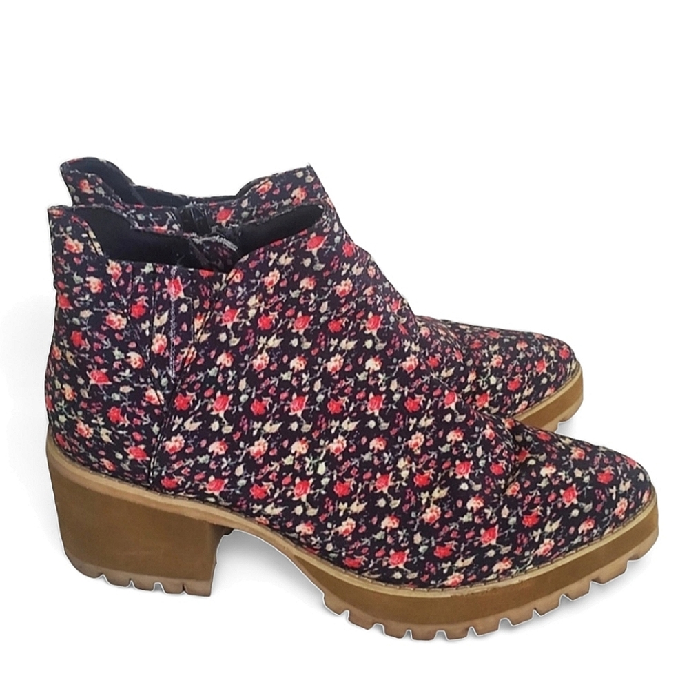 Y.R.U. Dolls Kill Floral No Wolf Platform Boots Chunky Heel
